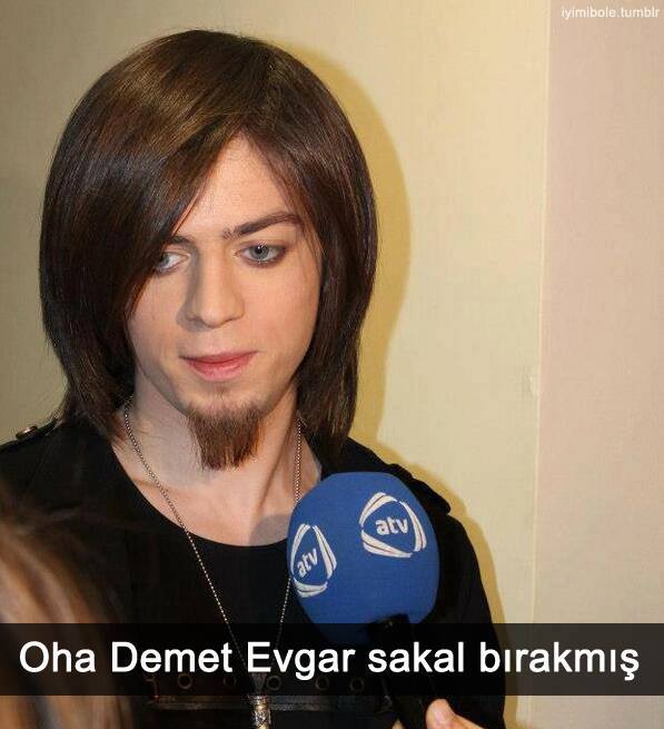 Demet evgar sakal bırakmış