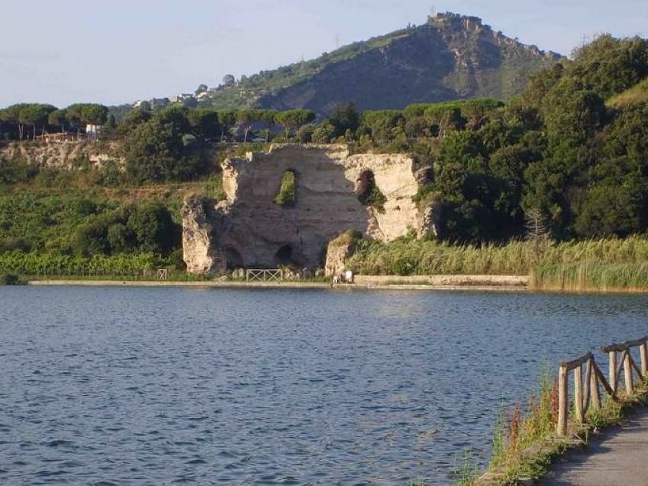 Averno gölü Resim