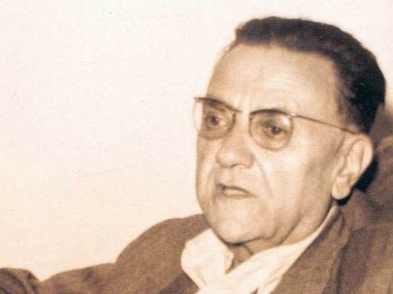 Nurullah Ataç Resimleri